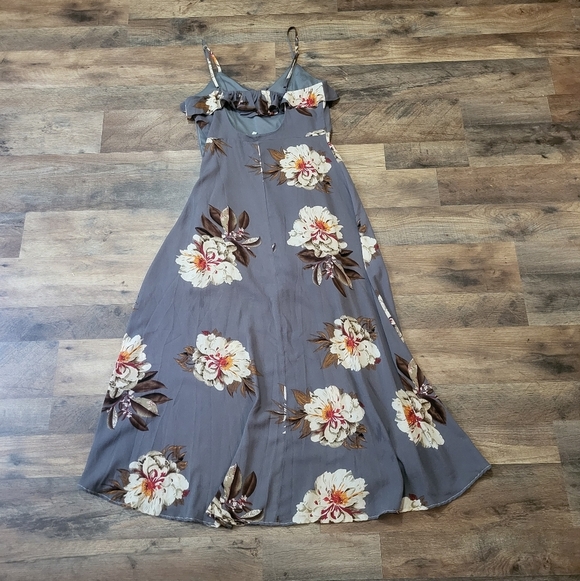 Noble U Gray Floral Ruffle Button Maxi Dress with Front Slit Size Small - Picture 7 of 7